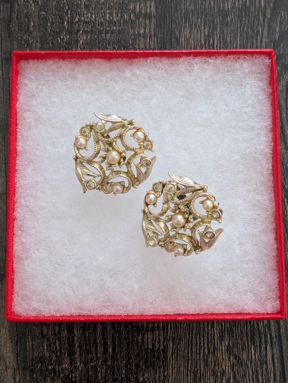 Sarah Coventry Vintage Gold Tone Faux Pearl Rhinestone Clip On Earrings